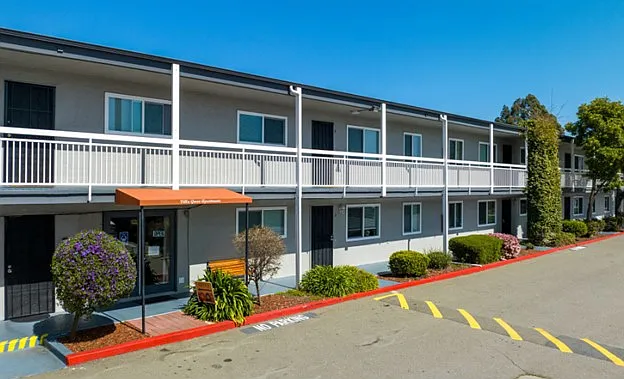 Villa Grove Apartments — Photo 8