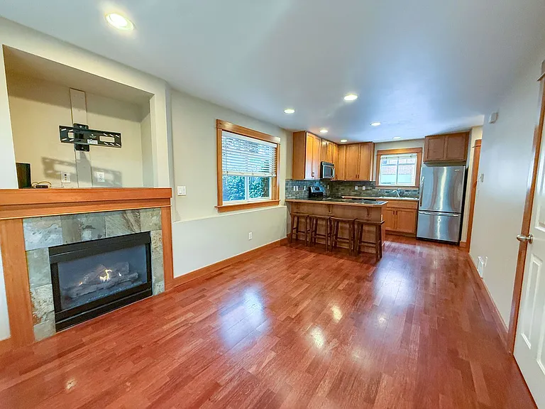 2325 Franklin Ave E #A — Photo 5