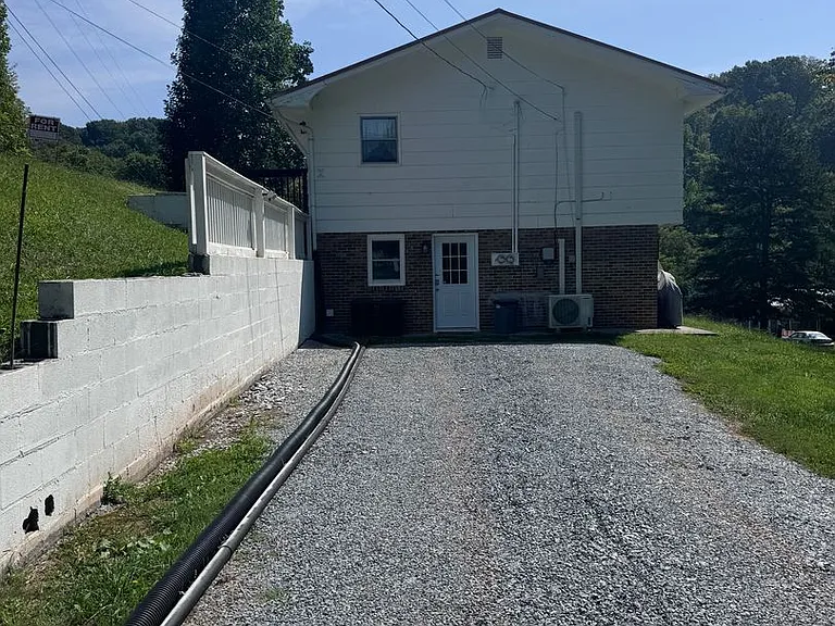 280 Chambers Dr — Photo 3