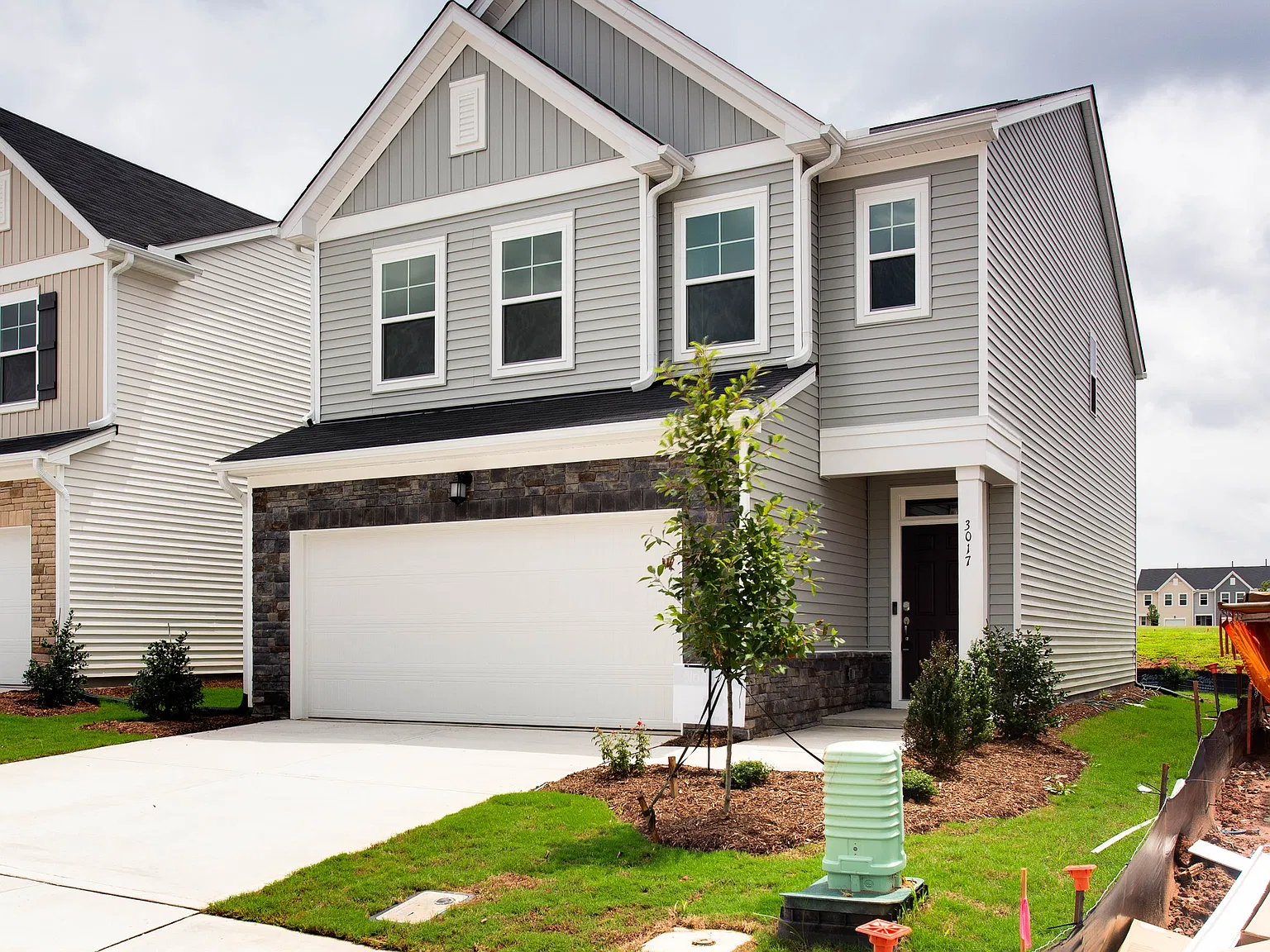 3 bed, 2.5 bath, 1930 sqft, $2,200 — Photo 3
