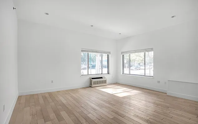 Rented by Paramount Realty Management | media 36