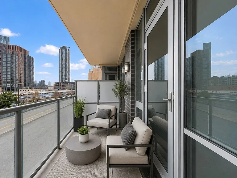 5-49 Borden Ave #2J — Photo 2