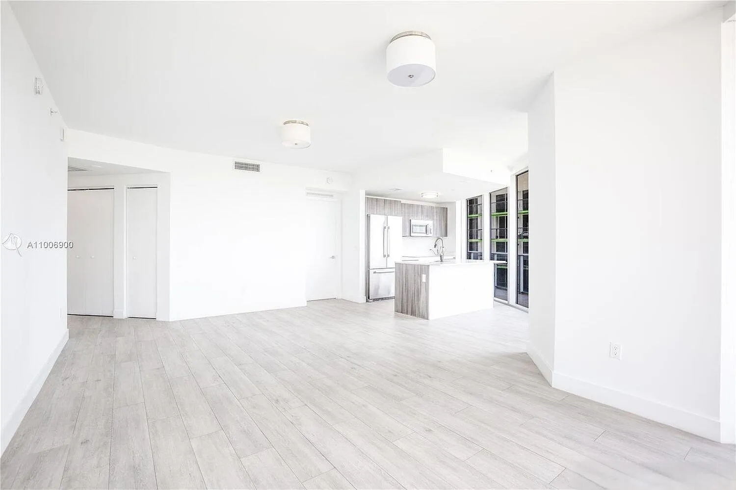 2 bed, 2.5 bath, 1171 sqft, $5,700 — Photo 4