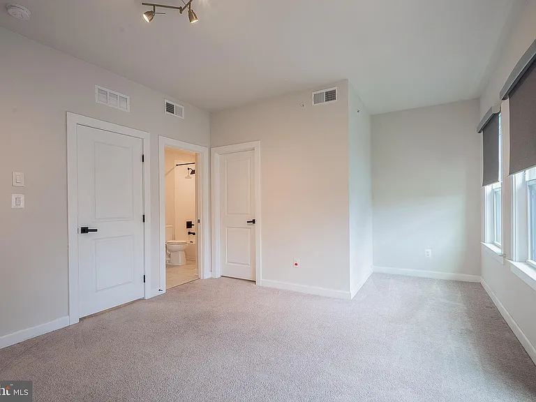 13001 Hattontown Sq — Photo 36
