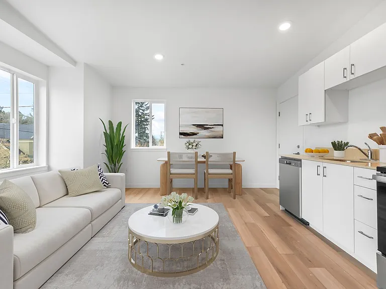 311 Graham — Photo 36