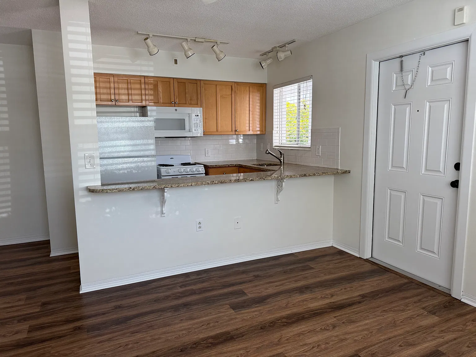 1 bed, 535 sqft, $1,350 — Photo 3