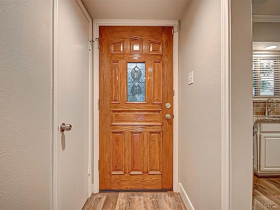 4th image of 977 Memorial Village Dr
