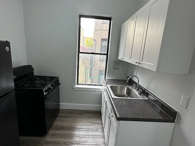 243 E 26th St #2F — Photo 4