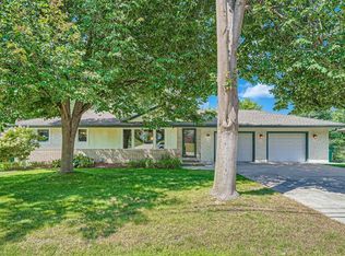 905 Transit Ave, Roseville, MN 55113