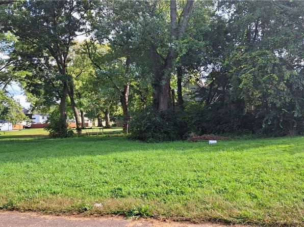 1516 4th St NE, Canton, OH 44704