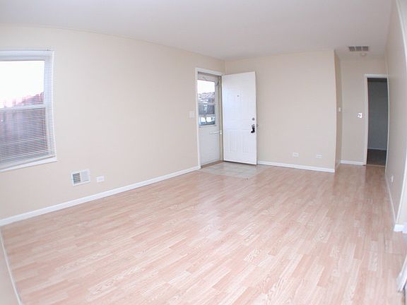 3rd image of 1700 Queensbury Cir #1700