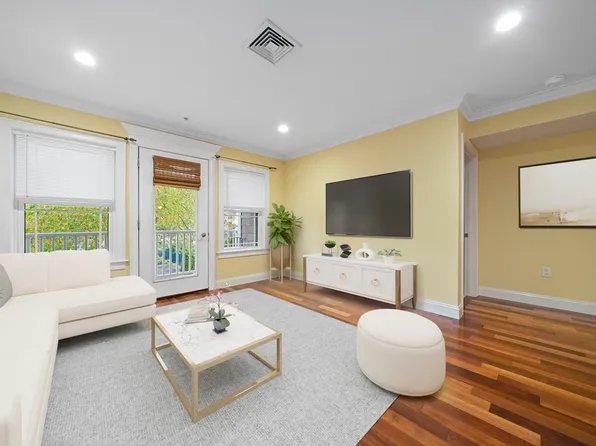 45 Hancock St Unit 203, Quincy, MA 02171