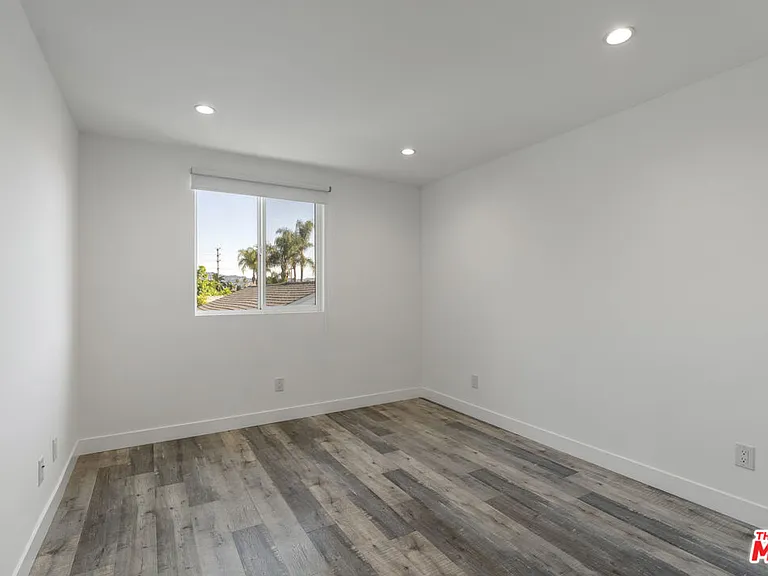 5645 1/2 Willowcrest Ave — Photo 16