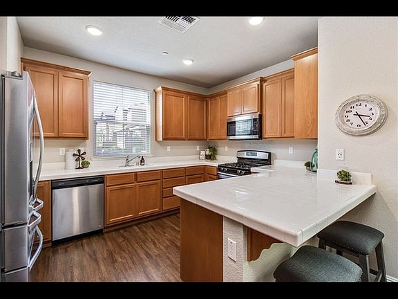 3rd image of 30 Huddlestone Cir