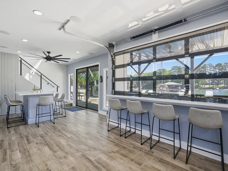 15928 Henry Ln — Photo 36