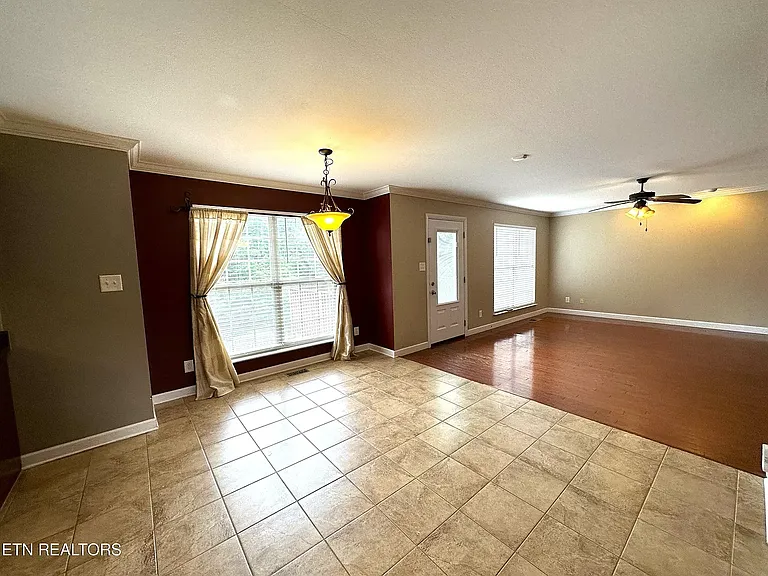 10806 Modesto Ln — Photo 7