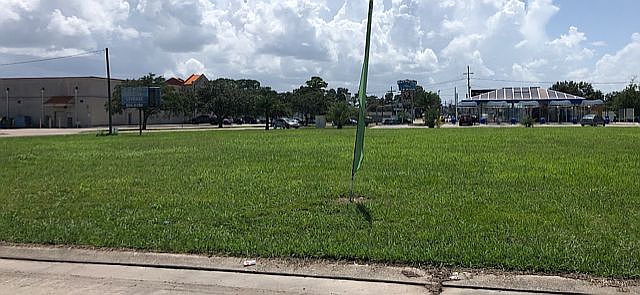 2nd image of 105 N Hollywood Rd