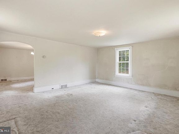 5th image of 523 Hay Rd