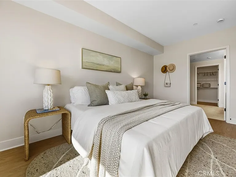 401 W Grand Ave #202 — Photo 18