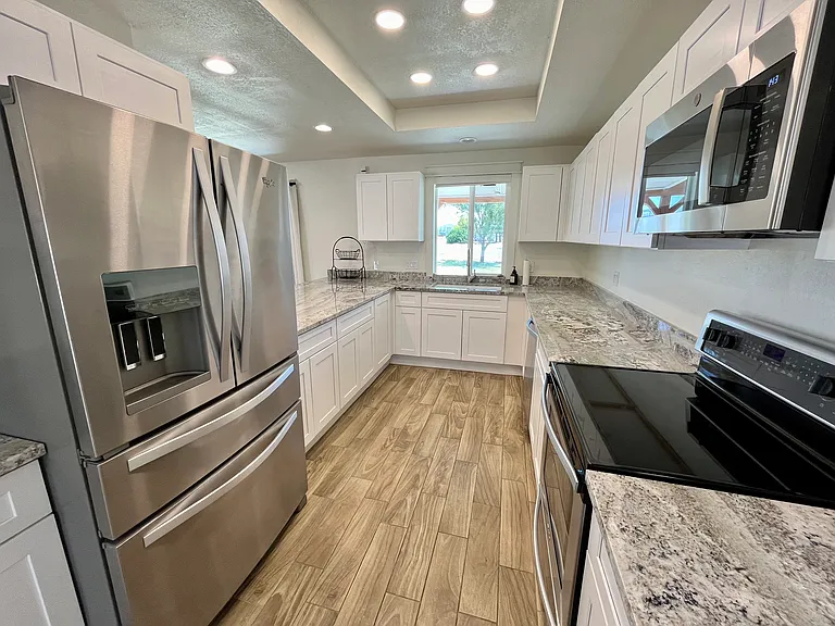 New kitchen and appliances with double door full size fridge & ice maker.