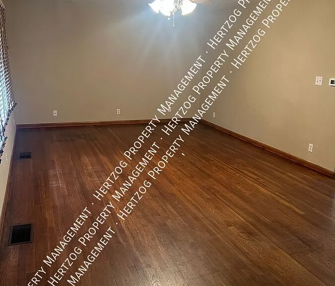 1701 El Camino St — Photo 13