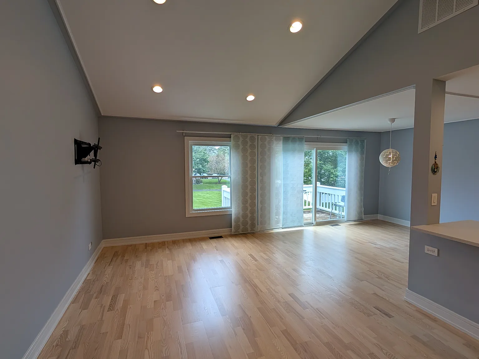 2 bed, 1.5 bath, 1158 sqft, $2,200 — Photo 3