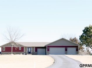9590 Pine Crest Rd, Blair, NE 68008