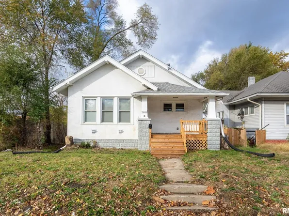 2016 11th St, Rock Island, IL 61201