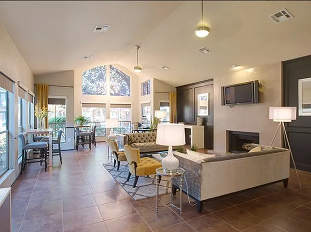 Clubhouse-2