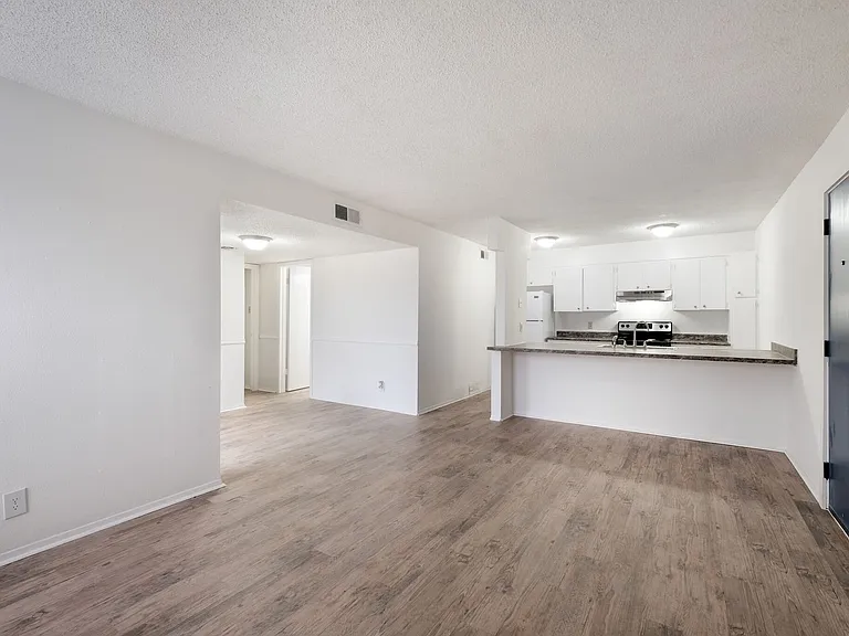 404 E Park Ave #5 — Photo 6