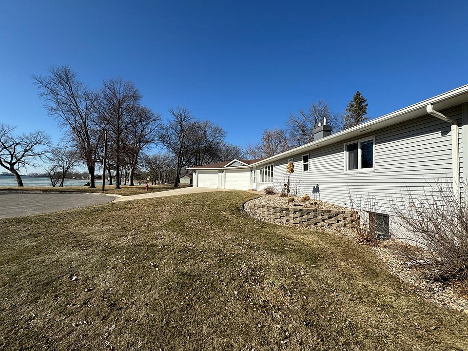 1st image of 82 Lakeview Dr