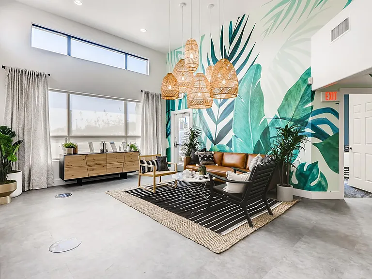 Palm Court Apartments — Photo 14
