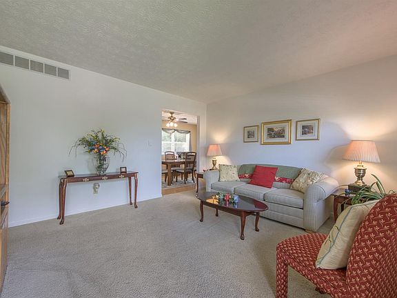 3rd image of 336 Chamberlain Dr