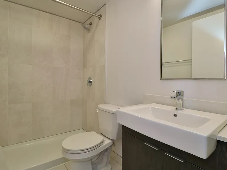 105 Champagne Ave S — Photo 75