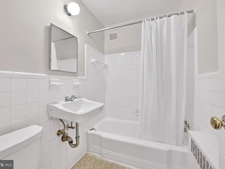 1010 G St NE #305 — Photo 10