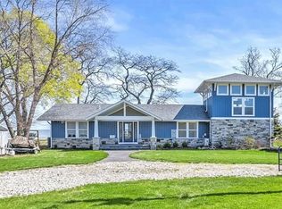 104 E Point Dr, Kelleys Island, OH 43438