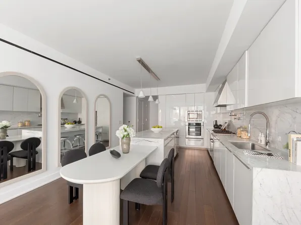 5 Franklin Place image 2 of 16