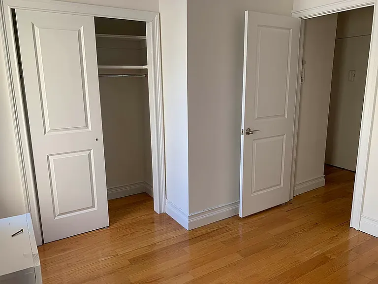 209 E 5th St #9 — Photo 5