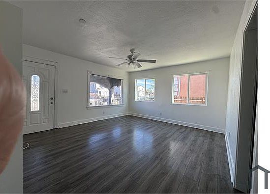 3rd image of 404 E 105th St