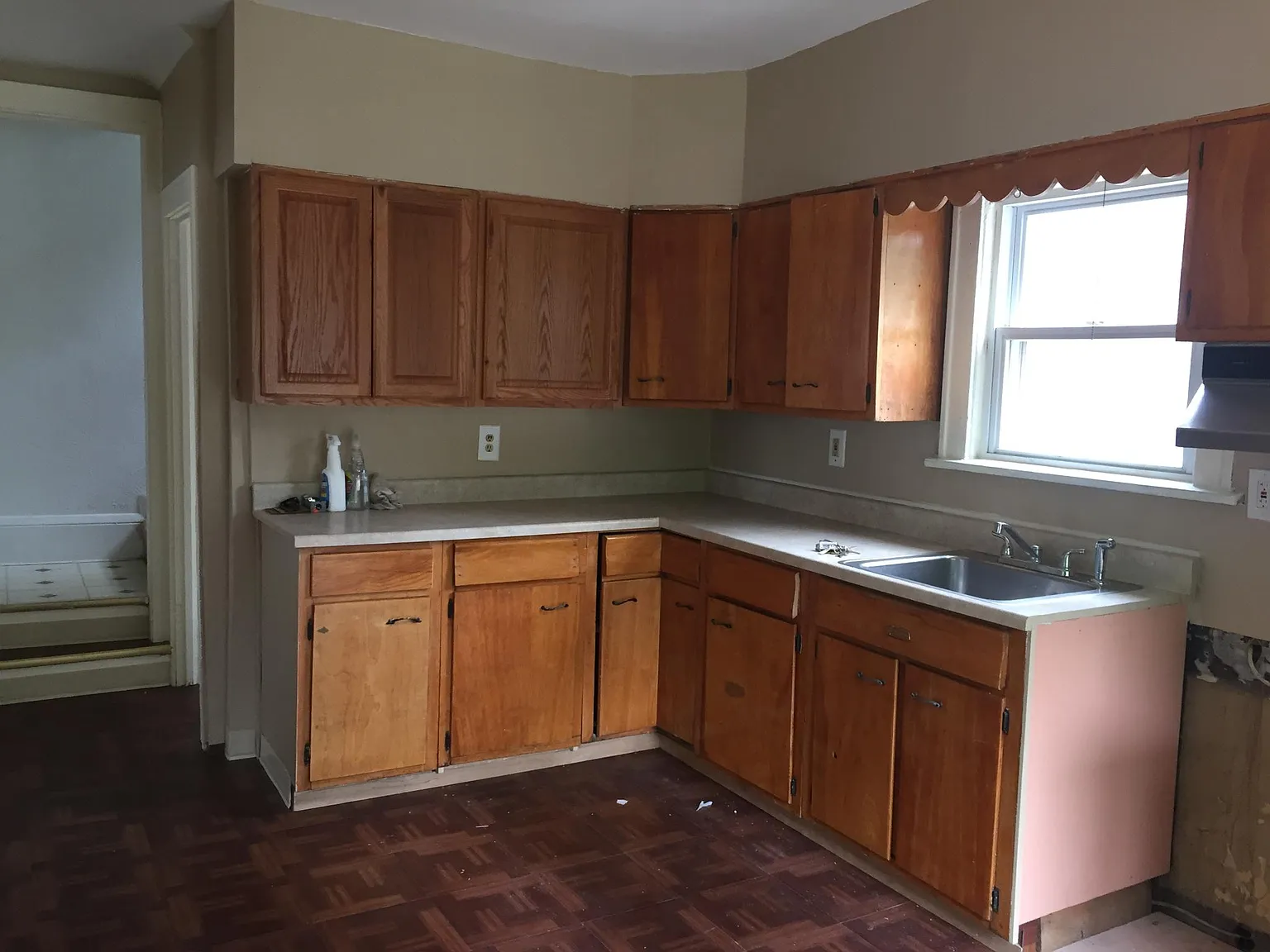 5 bed, $1,469 — Photo 2