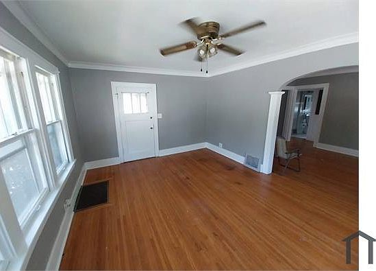 2nd image of 2721 N Sheridan Rd