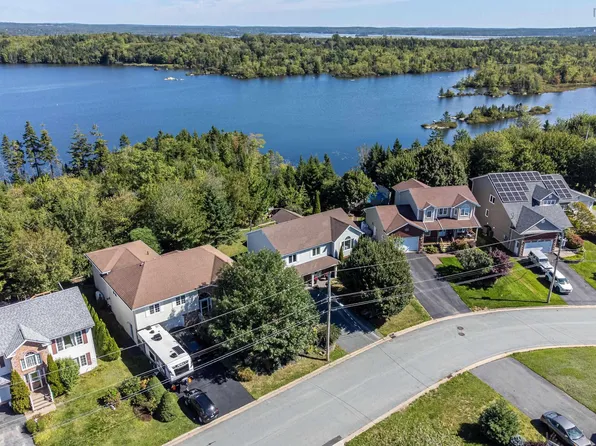 50 Parkedge Cres, Cole Harbour, NS B2V 2V1