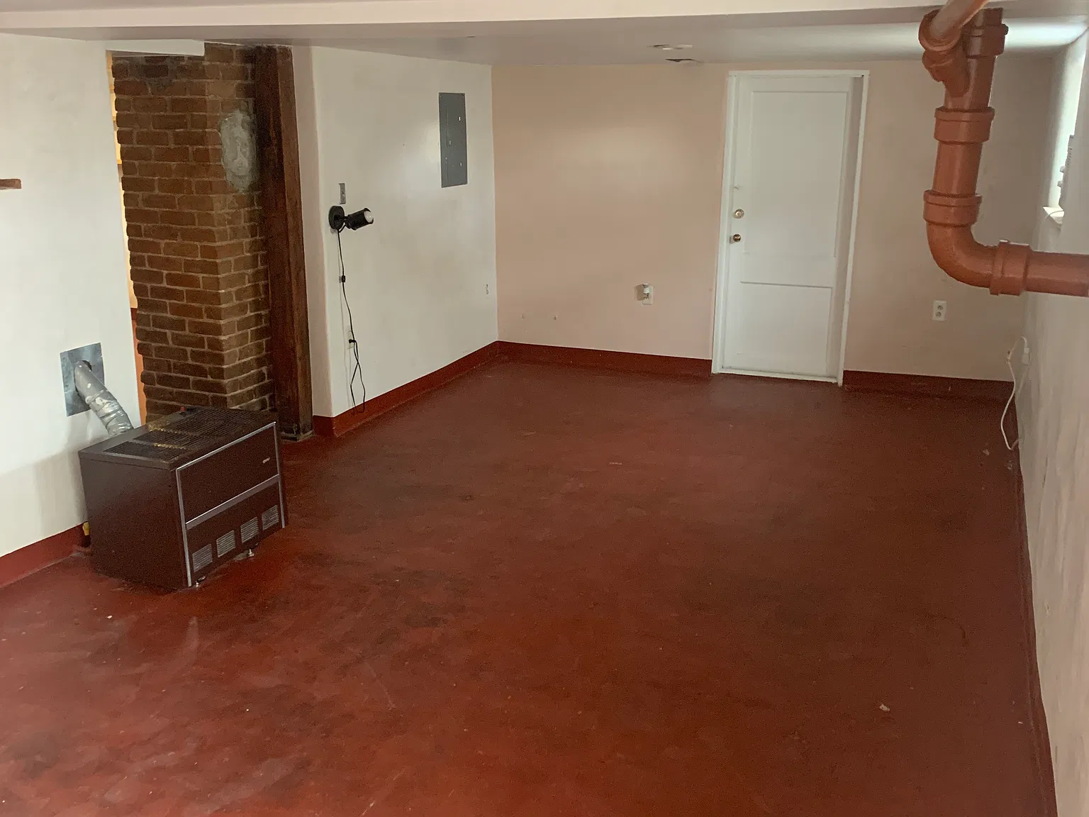 768 SF Large and Open Apartment Near CNM and Roosevelt Park! — Photo 3