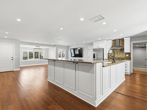 4th image of 376 Quiet Ct