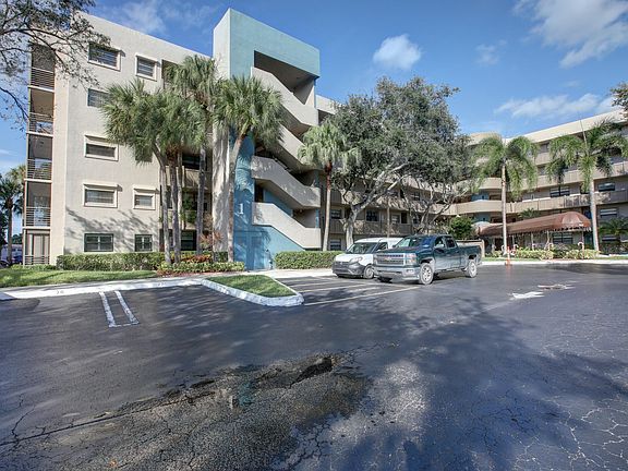 4th image of 900 Colony Point Cir APT 402