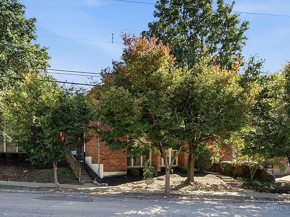 5th image of 2116 Gilbert Ave #B