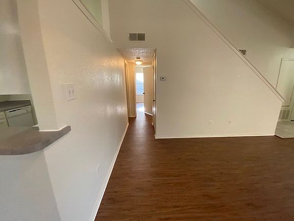 4th image of 4633 Bracken Dr