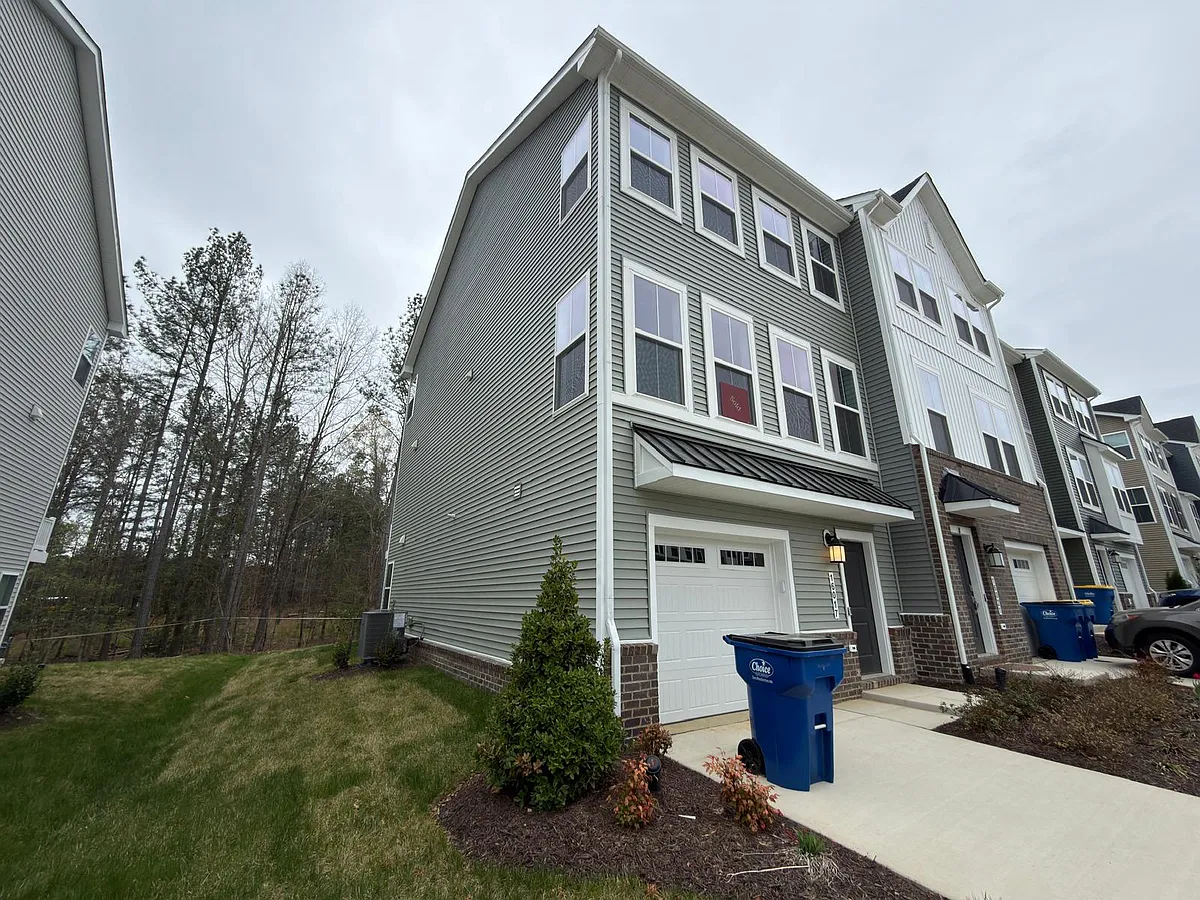 Building Photo - 16017 Abelson Way #1