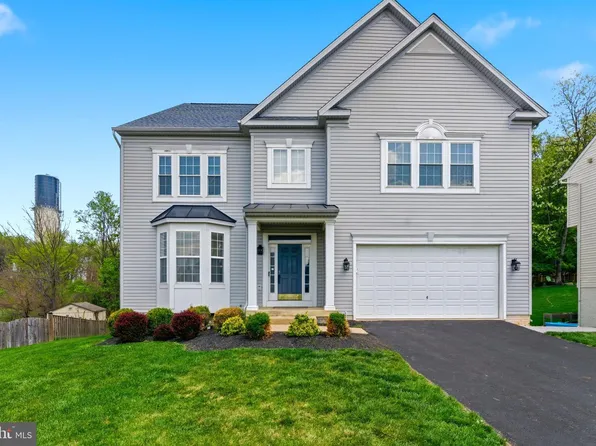 457 Hughs Rd, Charles Town, WV 25414