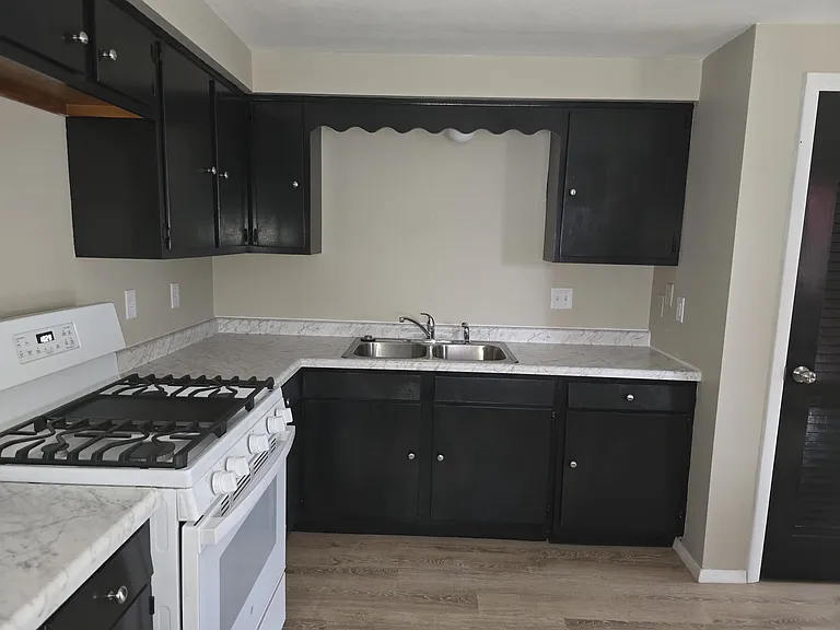 232 E Oak Cliff Ct #4 — Photo 7